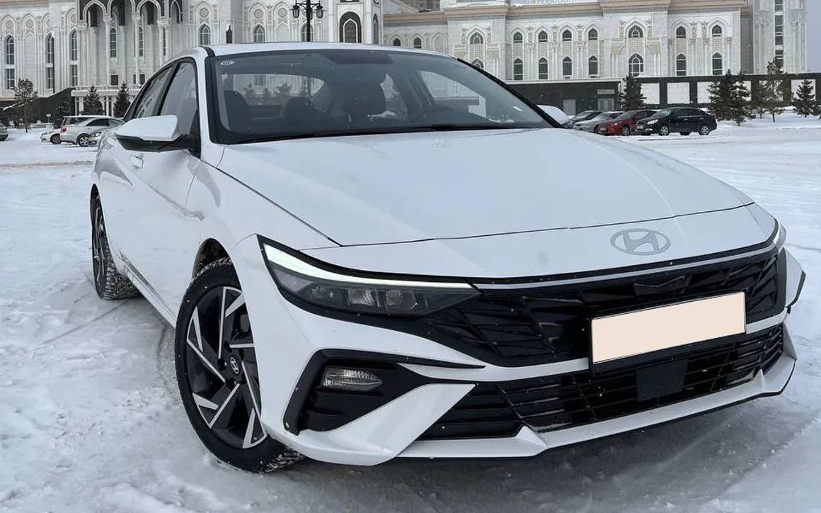 HYUNDAI ELANTRA - image 1