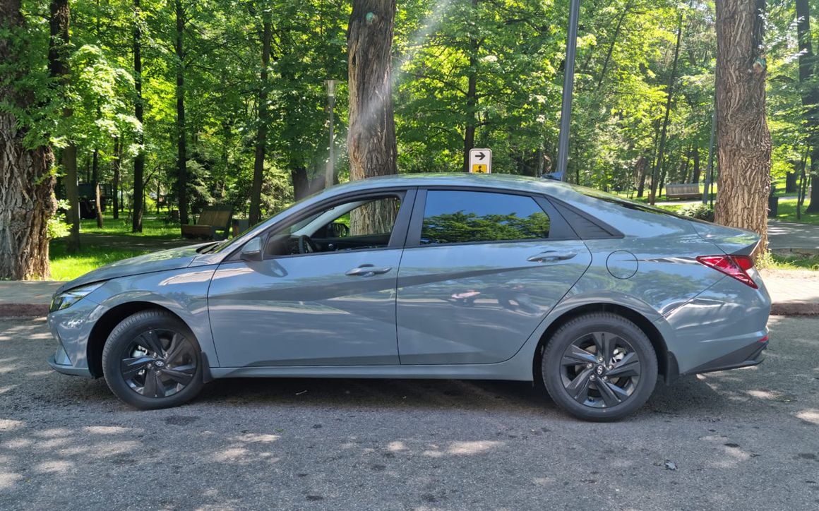 Hyundai Elantra - image 2