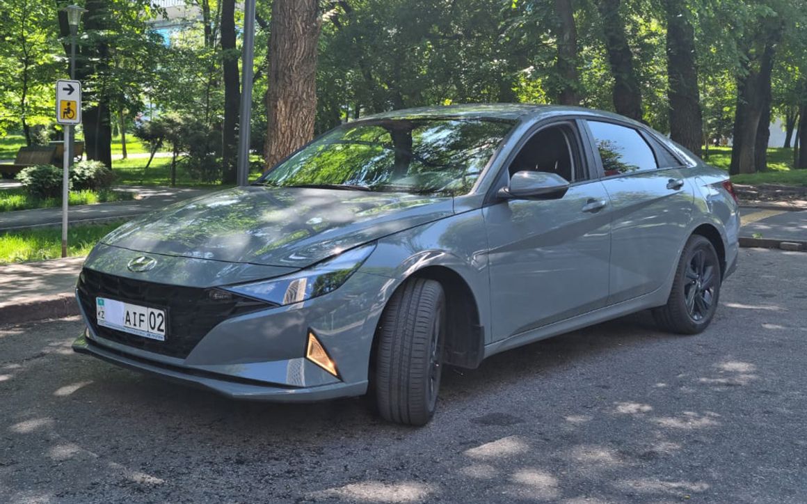Hyundai Elantra - image 1