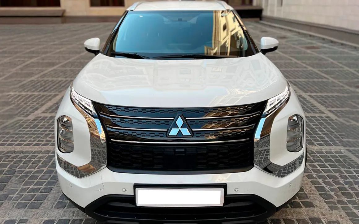 MITSUBISHI OUTLANDER - image 2