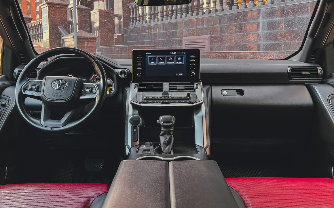 Toyota Land Cruiser 300 - image 4