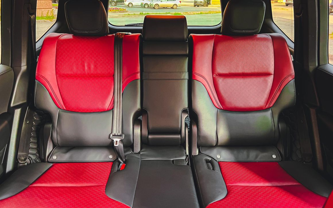 Toyota Land Cruiser 300 - image 5