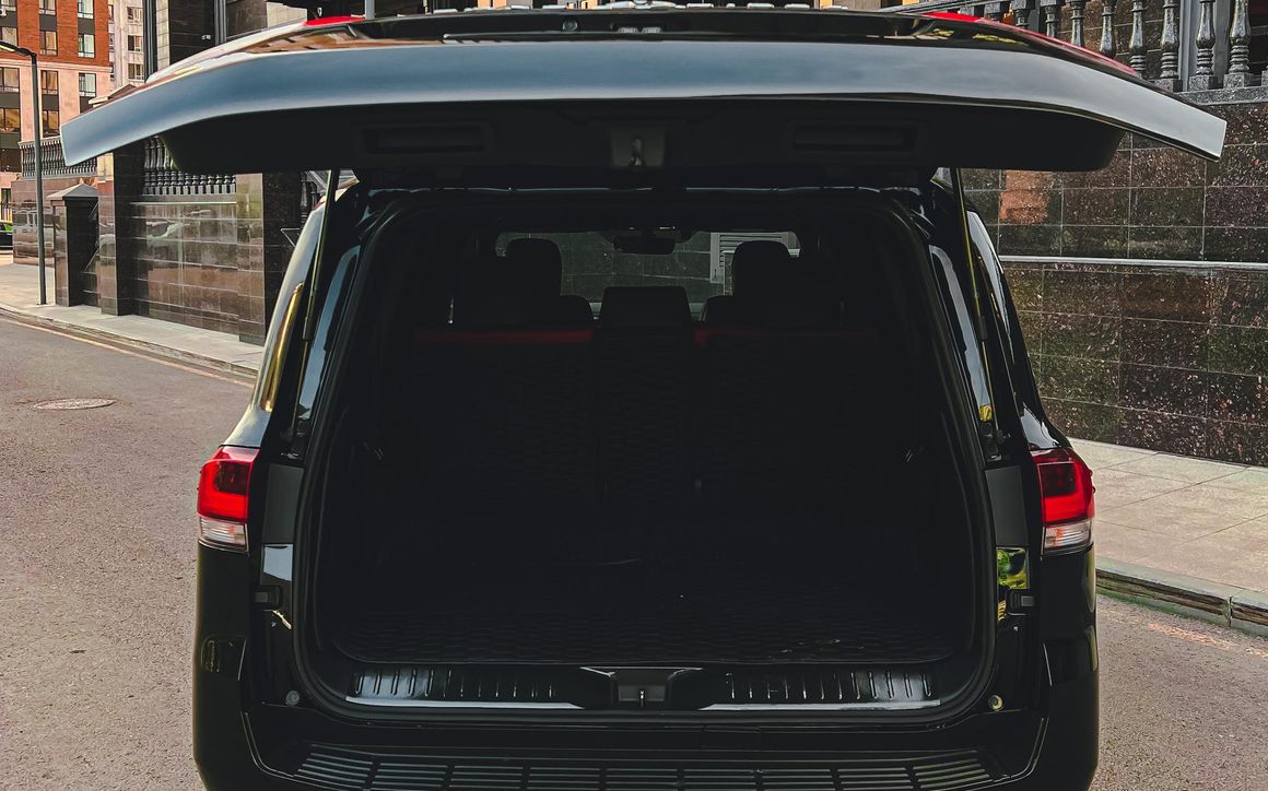 Toyota Land Cruiser 300 - image 3