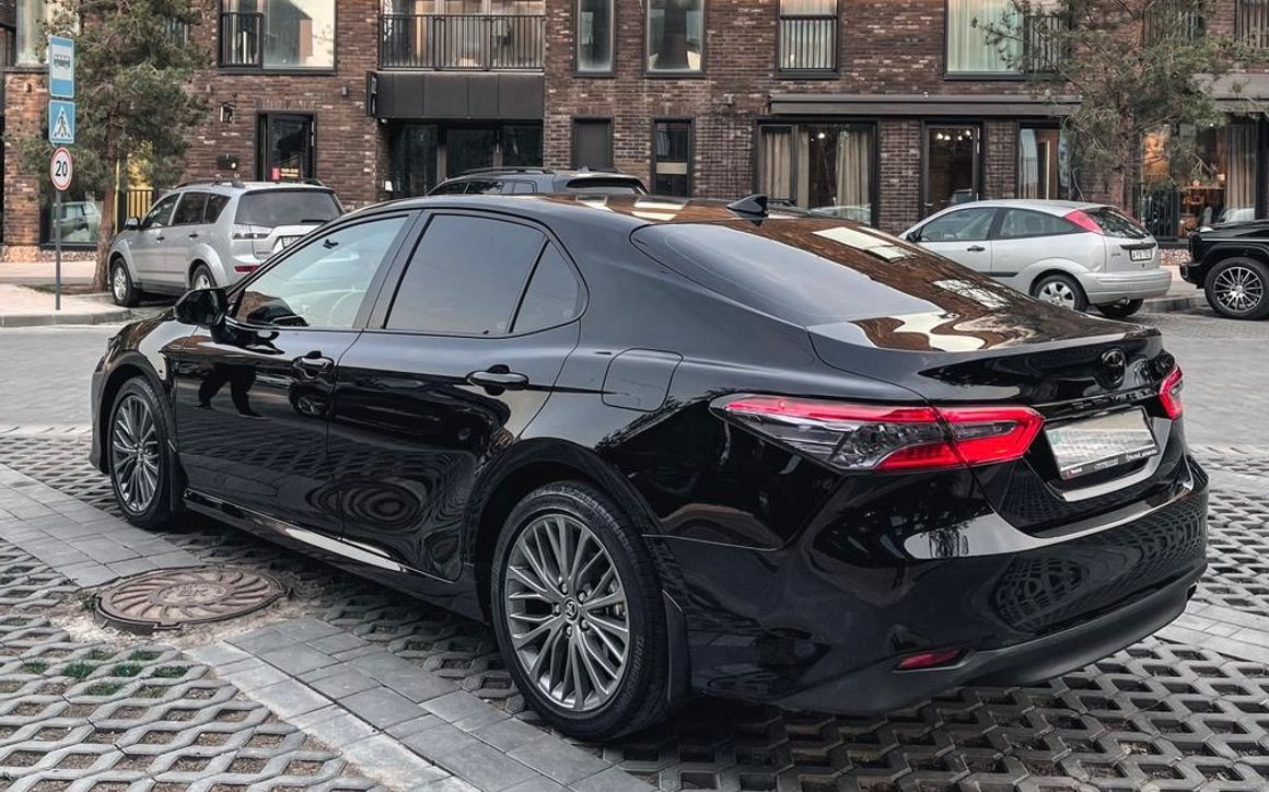 Toyota Camry 70 - image 2