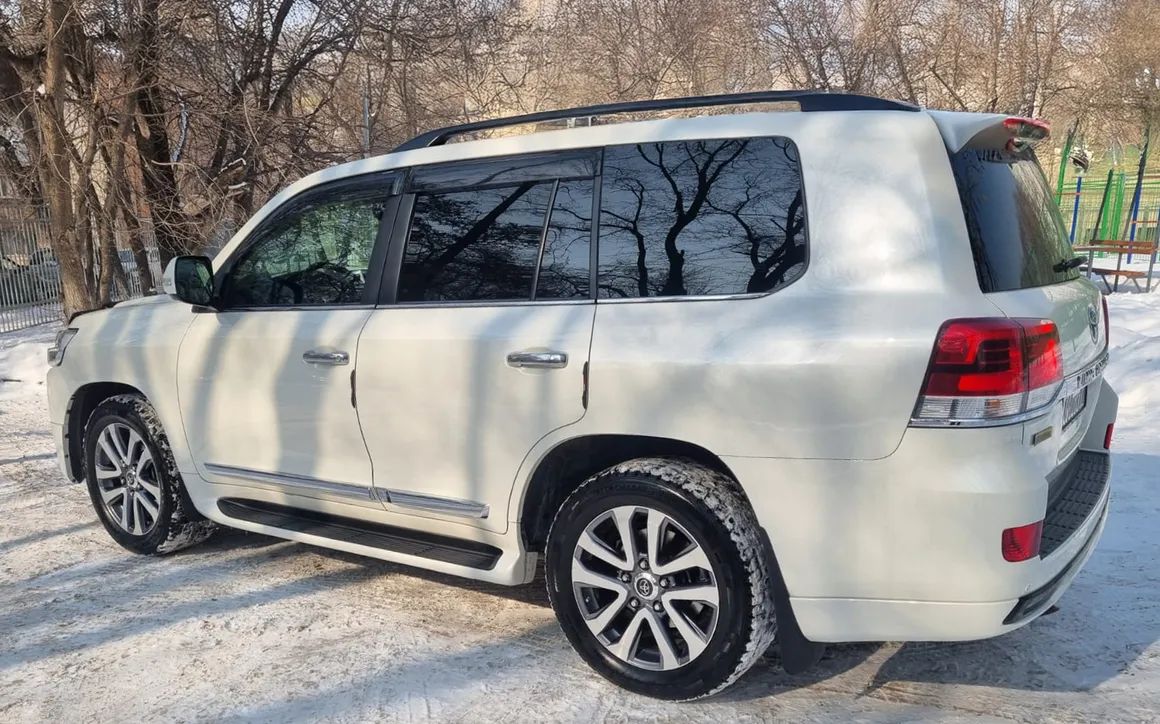 Toyota Land Cruiser - image 2