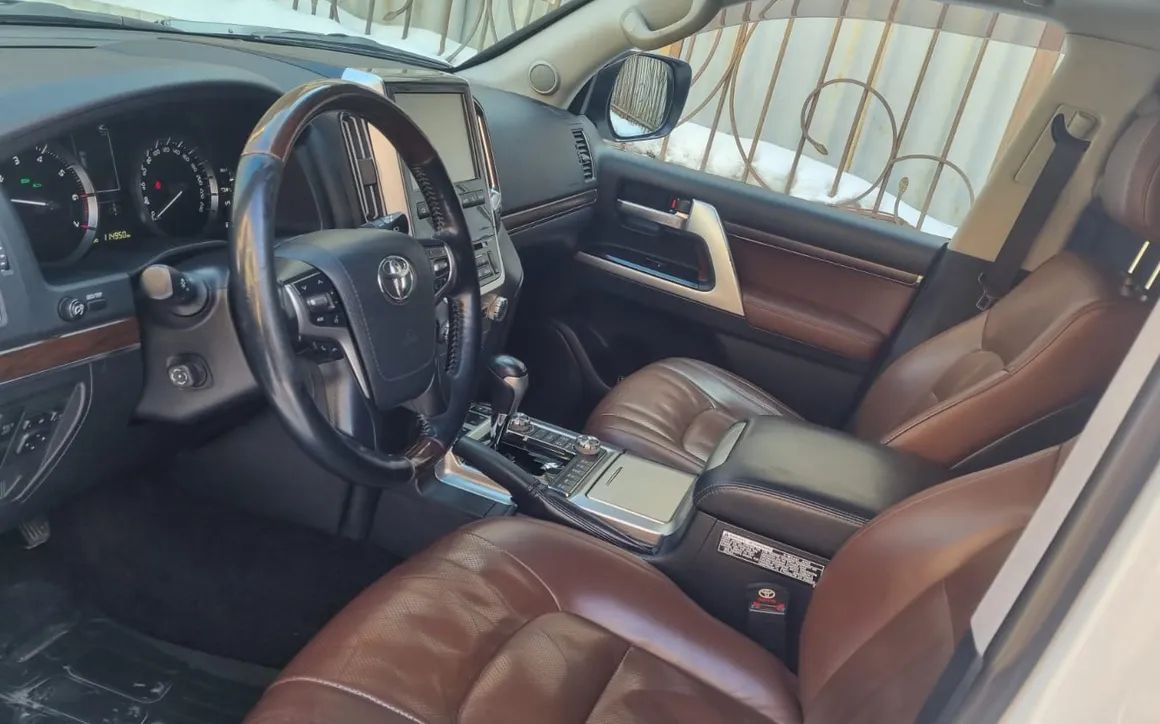 Toyota Land Cruiser - image 3