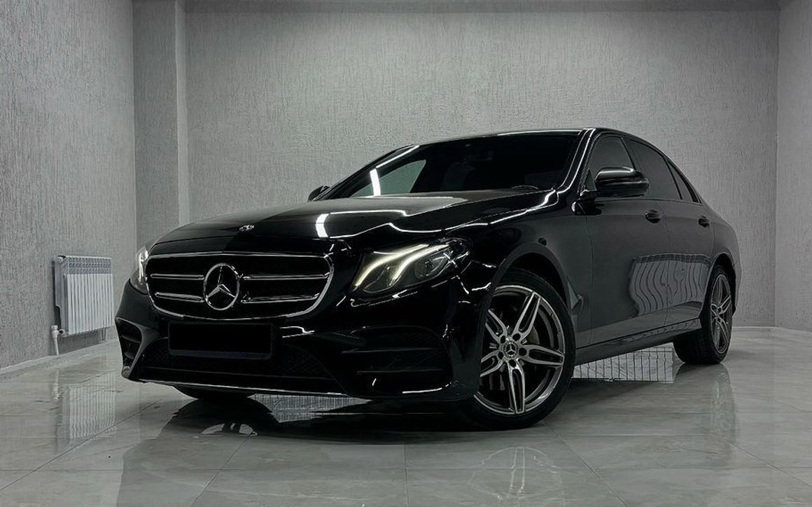 Mercedes-Benz E200 - image 1