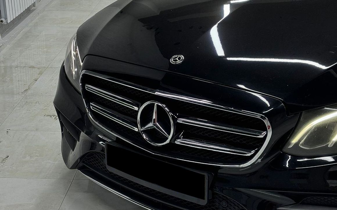 Mercedes-Benz E200 - image 2