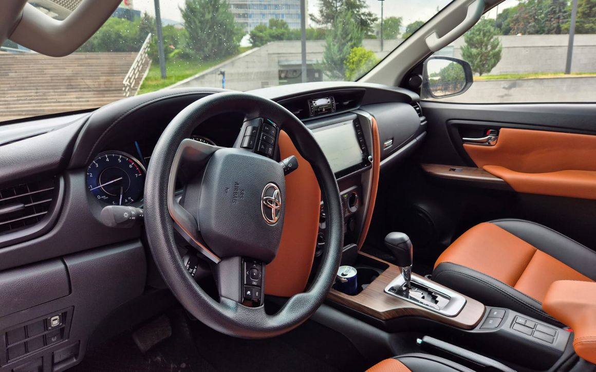 Toyota Fortuner - image 6