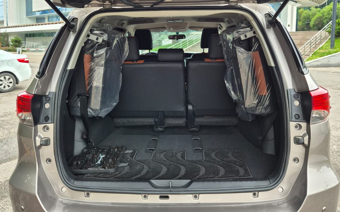 Toyota Fortuner - image 5