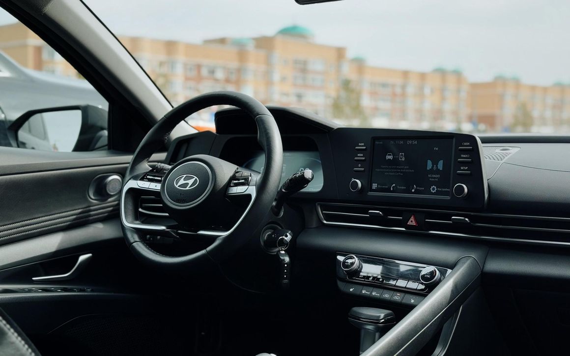 Hyundai Elantra - image 3