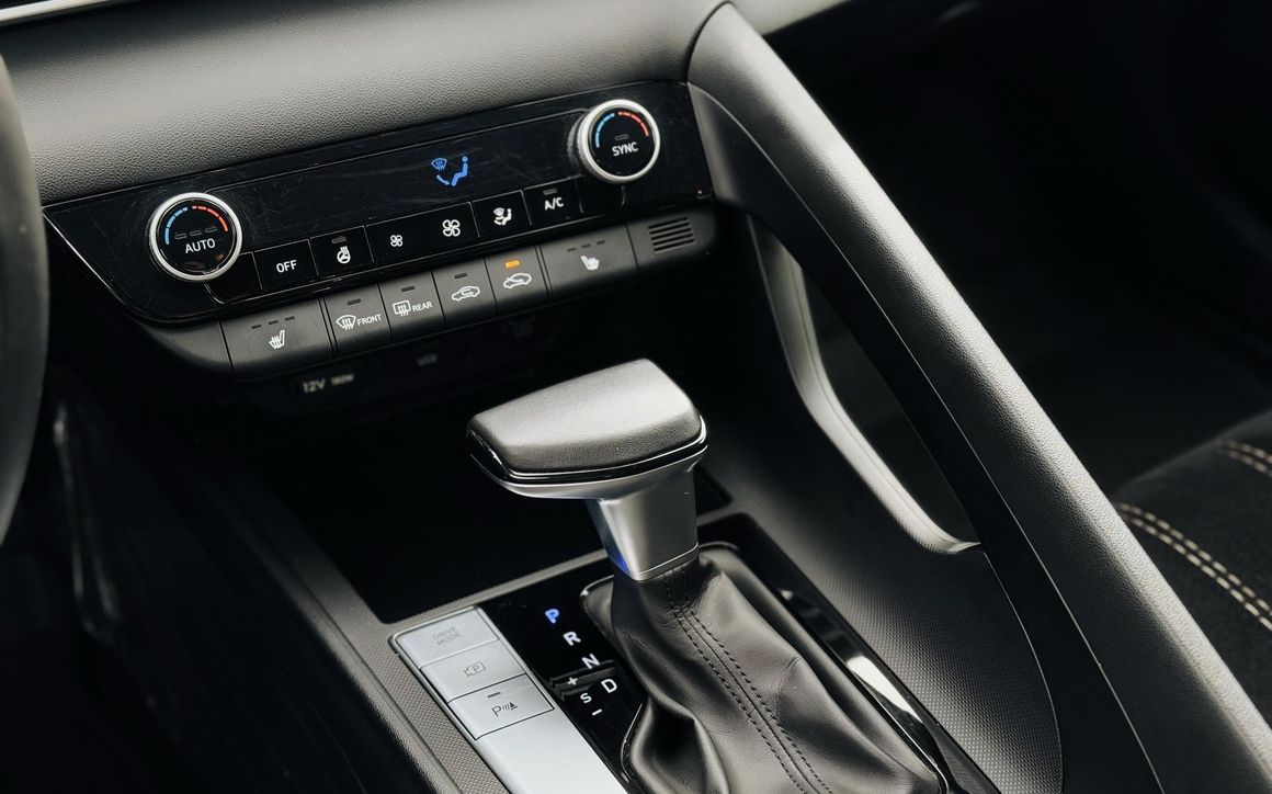 Hyundai Elantra - image 4