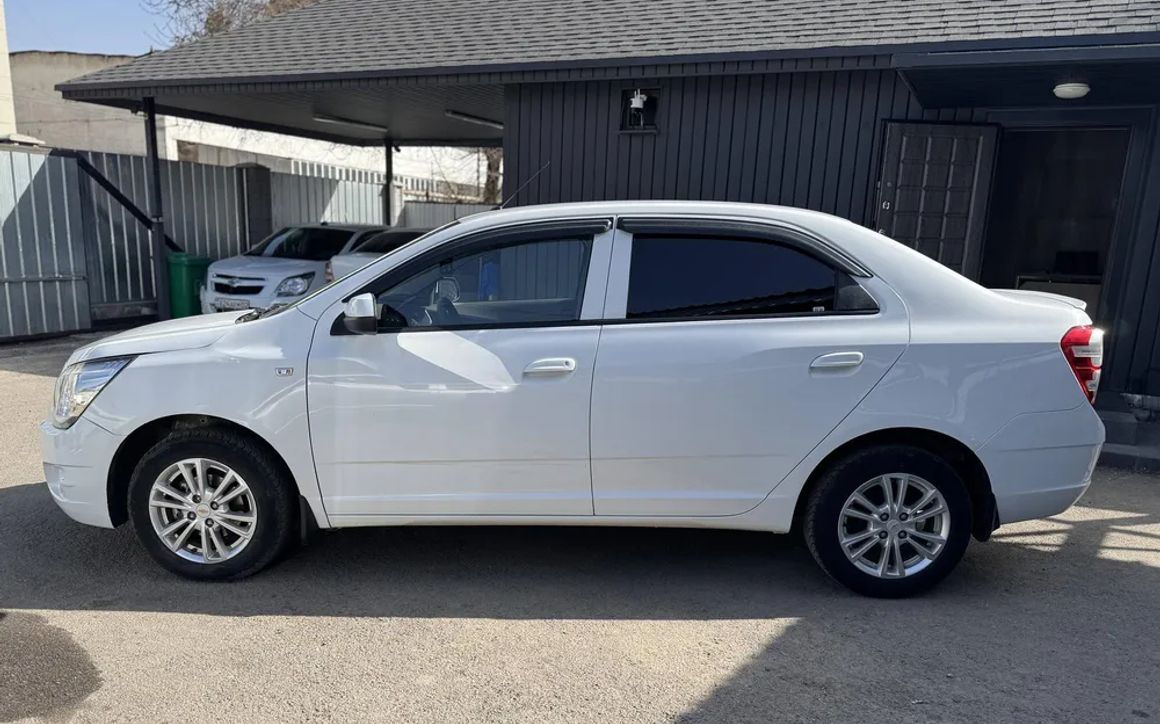 Chevrolet Cobalt - image 2