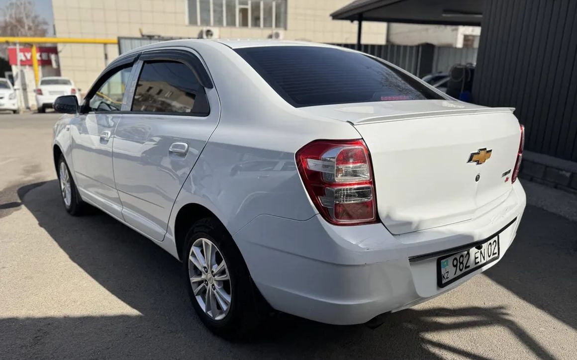 Chevrolet Cobalt - image 7