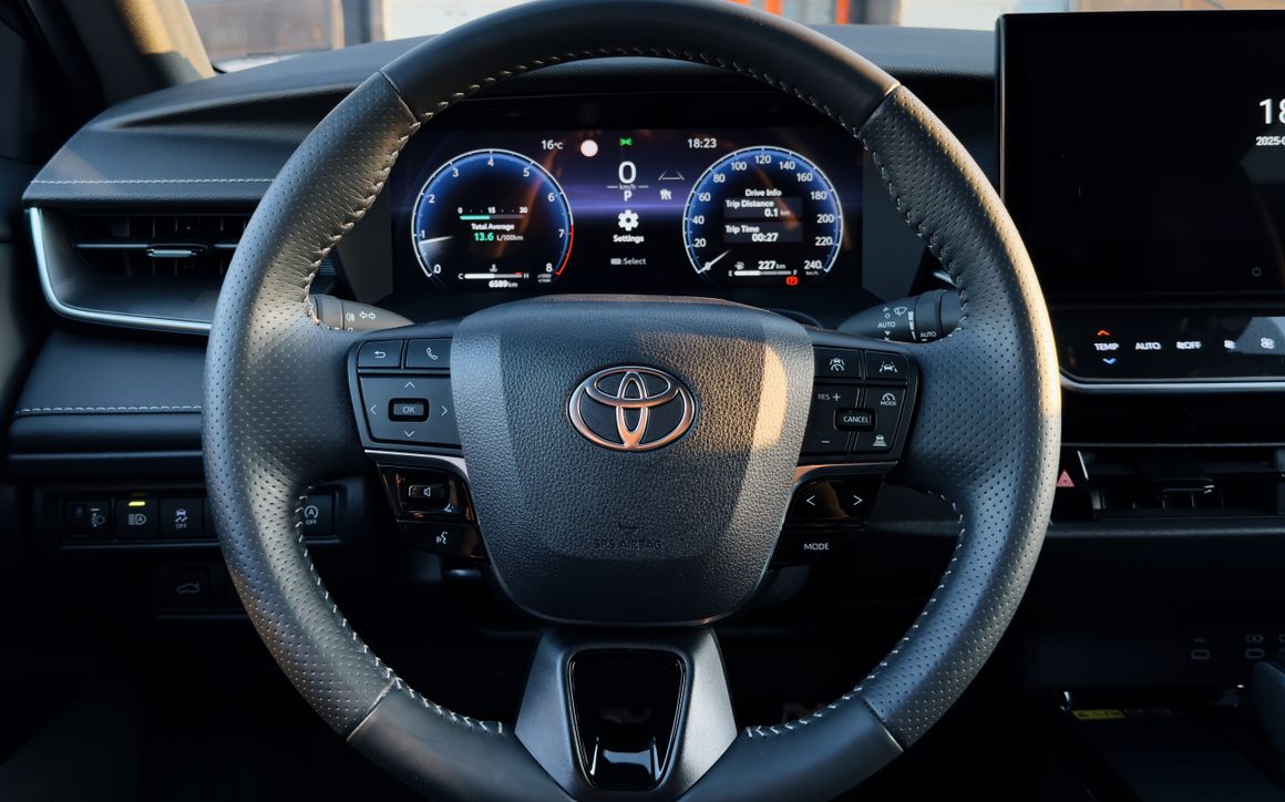 Toyota Camry - image 6