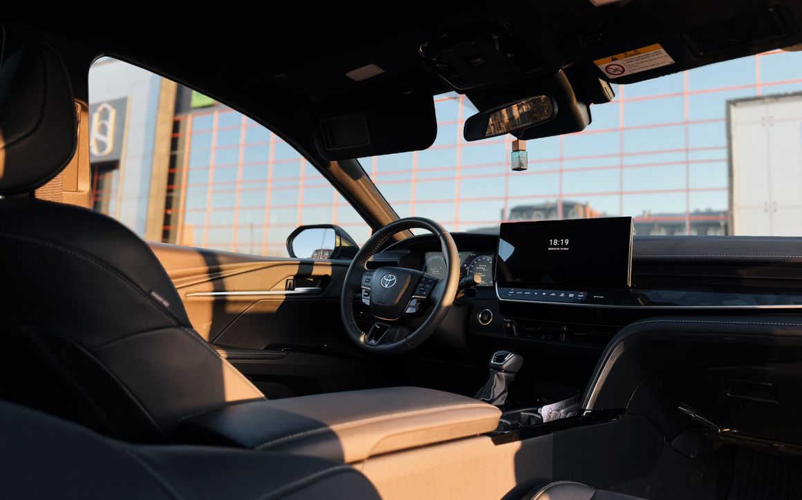 Toyota Camry - image 5