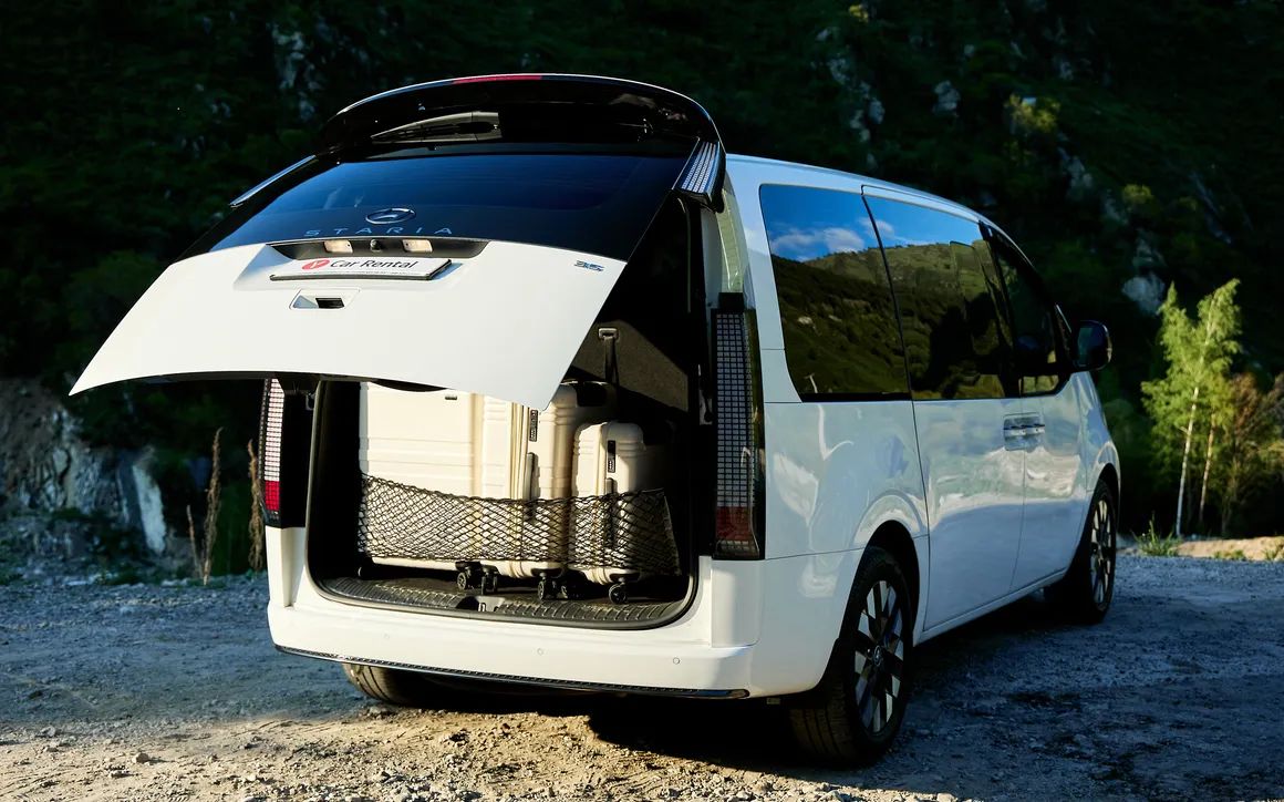 Hyundai Staria - image 8