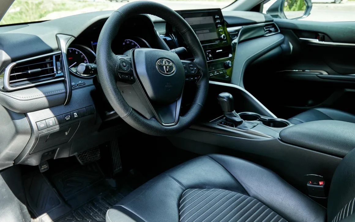 Toyota Camry - image 10