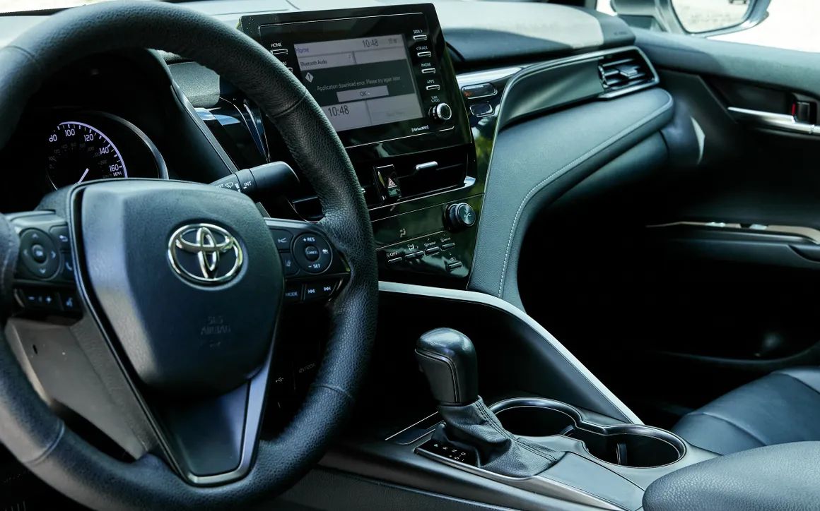 Toyota Camry - image 11