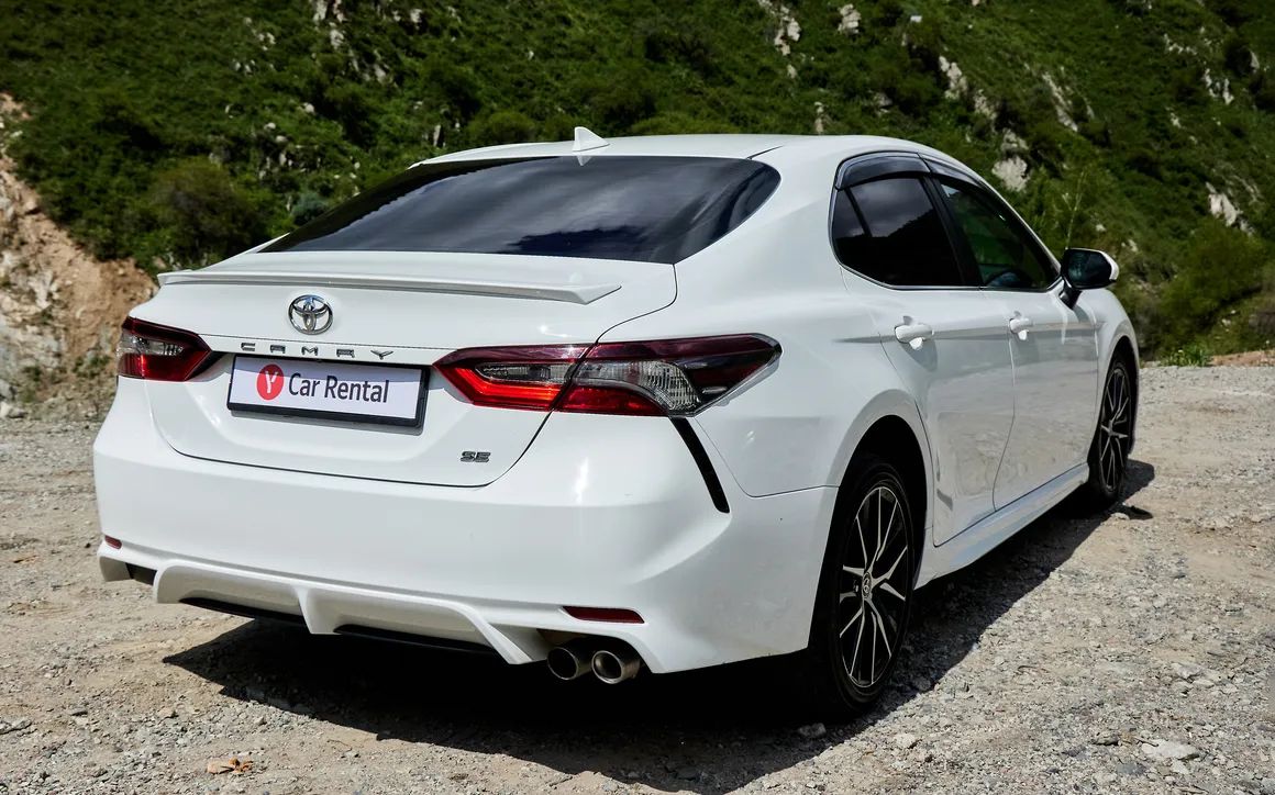Toyota Camry - image 5