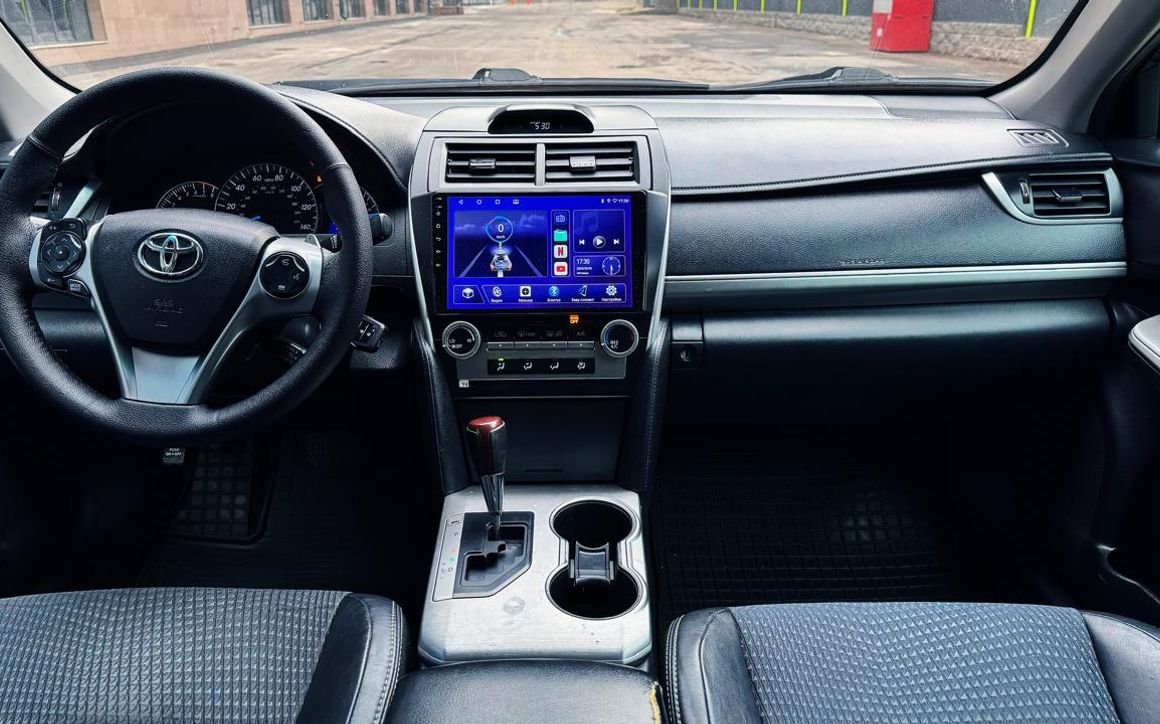 Toyota Camry - image 4