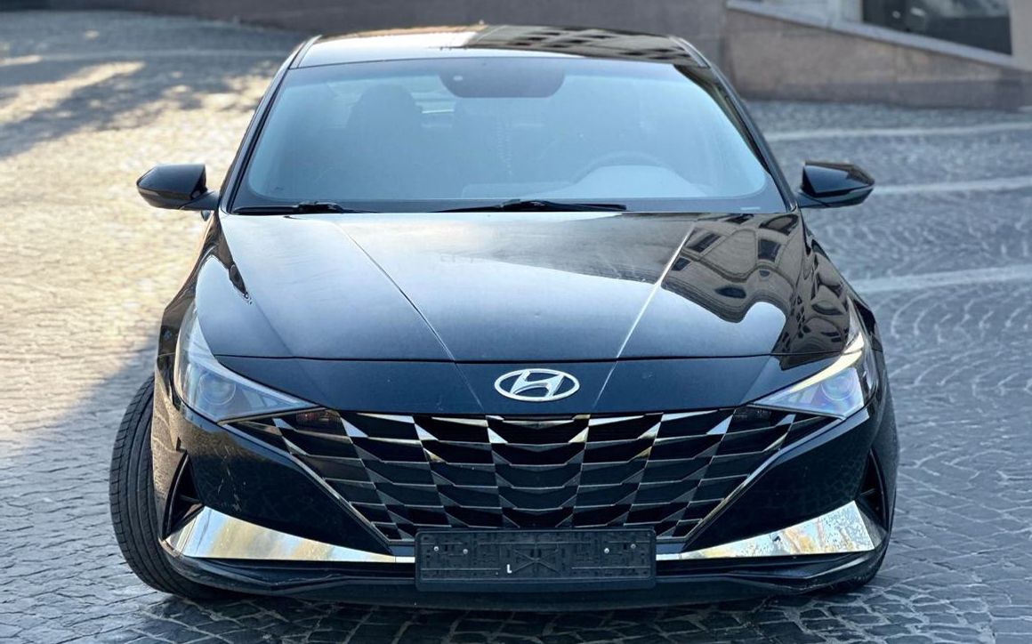 Hyundai Elantra - image 1