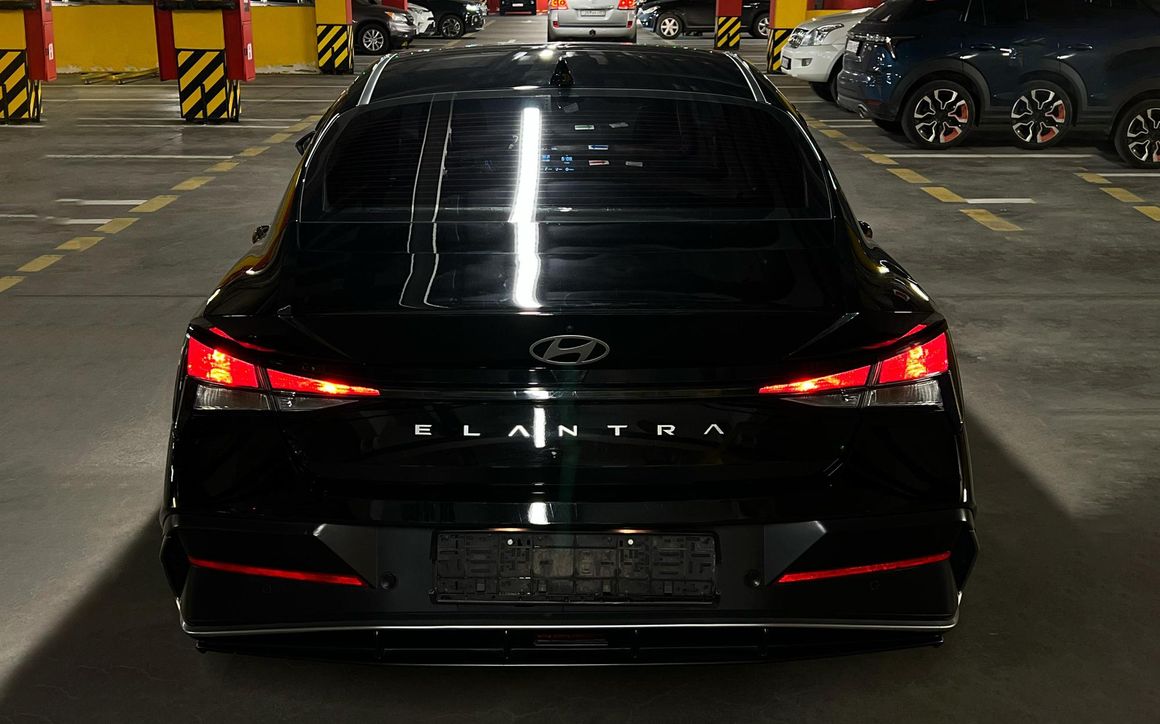 Hyundai Elantra - image 3