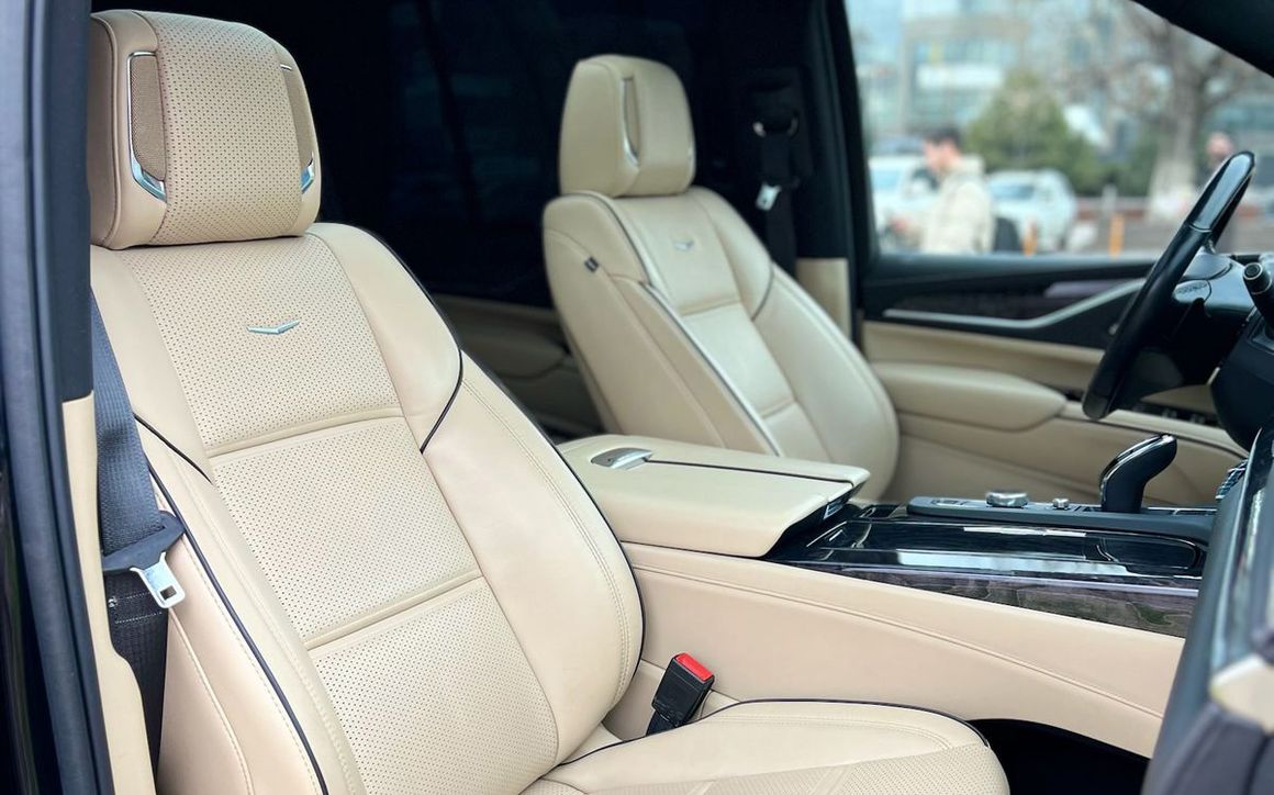 CADILLAC ESCALADE - image 9