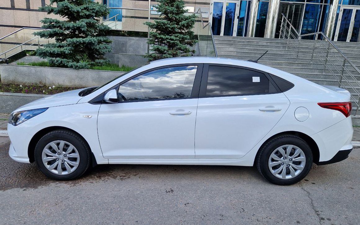 HYUNDAI ACCENT - image 2