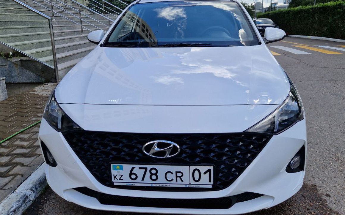 HYUNDAI ACCENT - image 3
