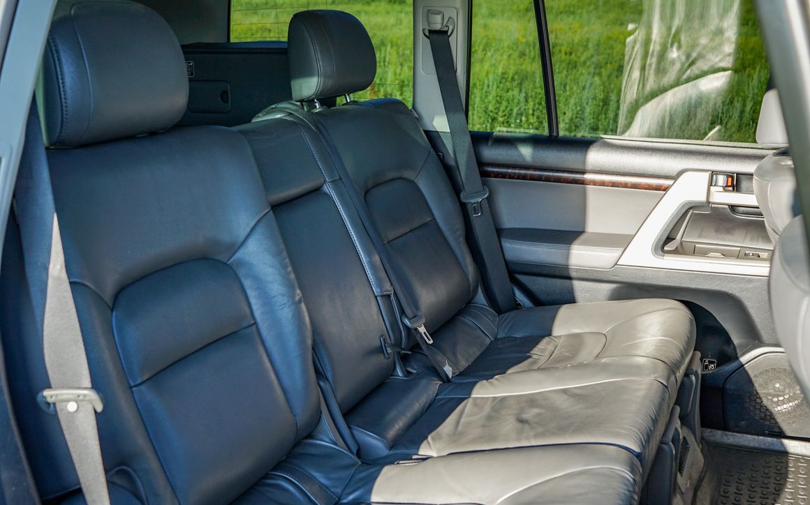 Toyota Land Cruiser 200 - image 7