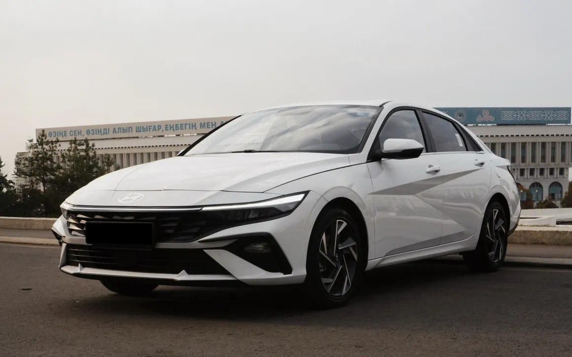 Hyundai Elantra - image 1