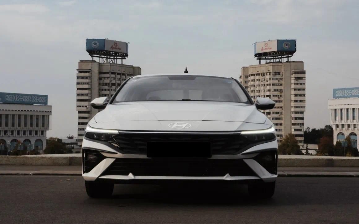 Hyundai Elantra - image 2