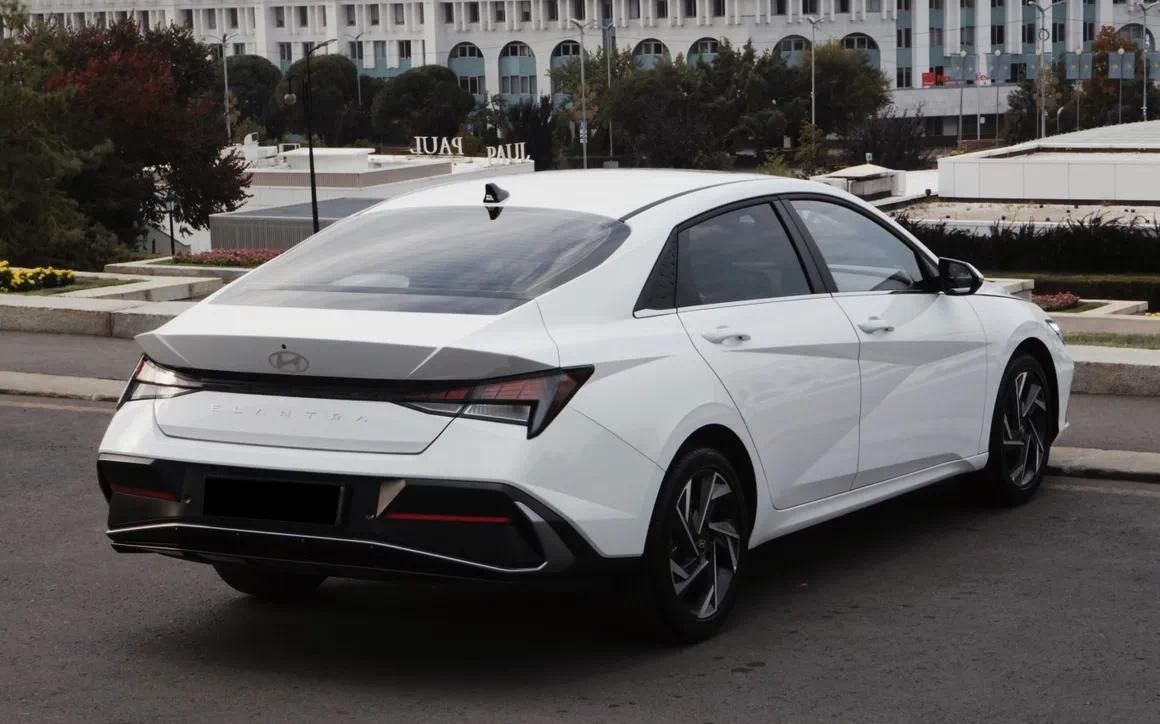 Hyundai Elantra - image 6