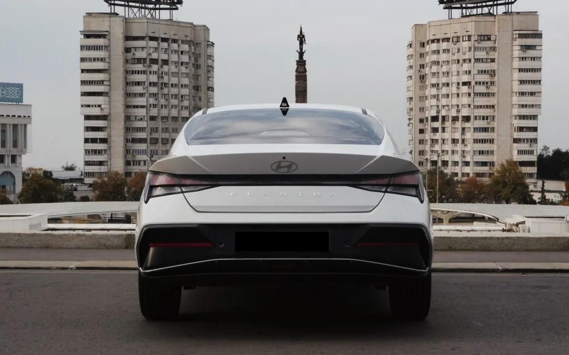 Hyundai Elantra - image 5