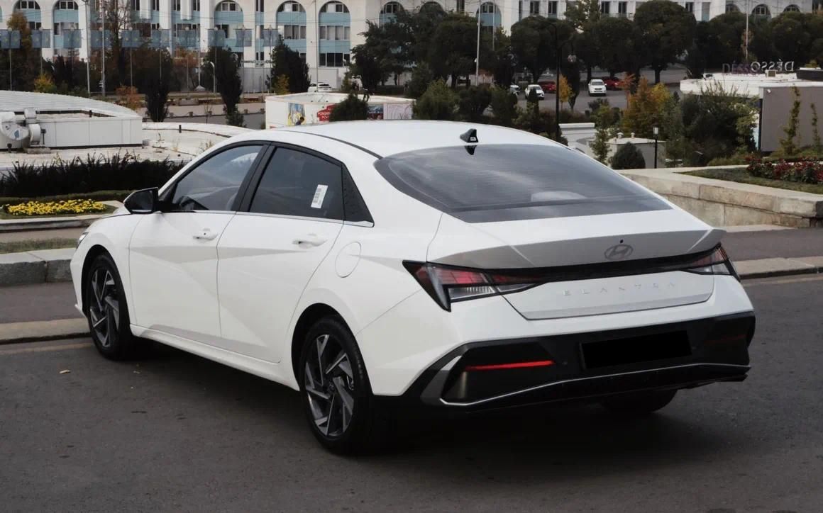 Hyundai Elantra - image 4