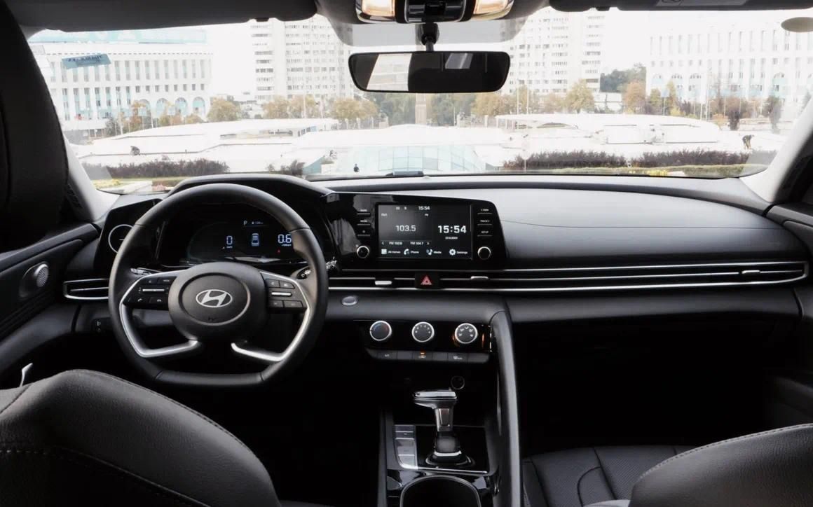 Hyundai Elantra - image 7