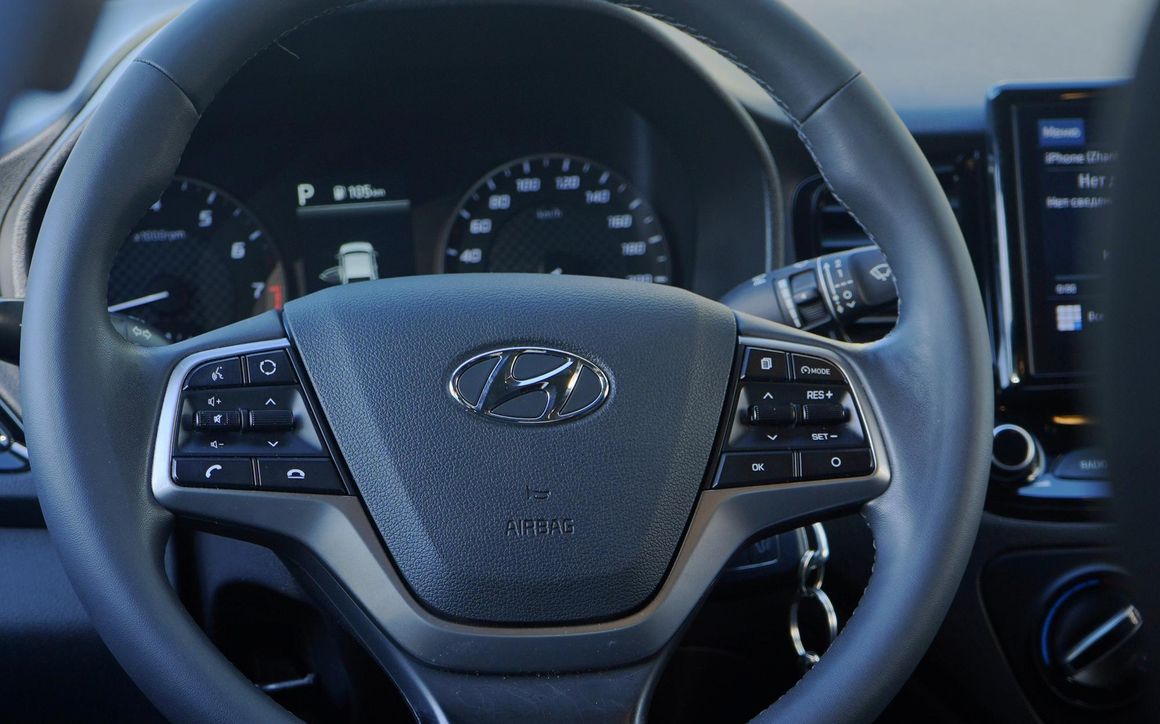 Hyundai Accent - image 5