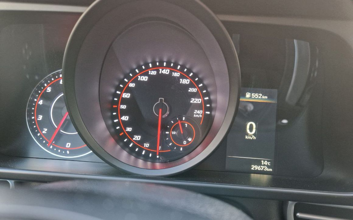 HYUNDAI ELANTRA - image 5