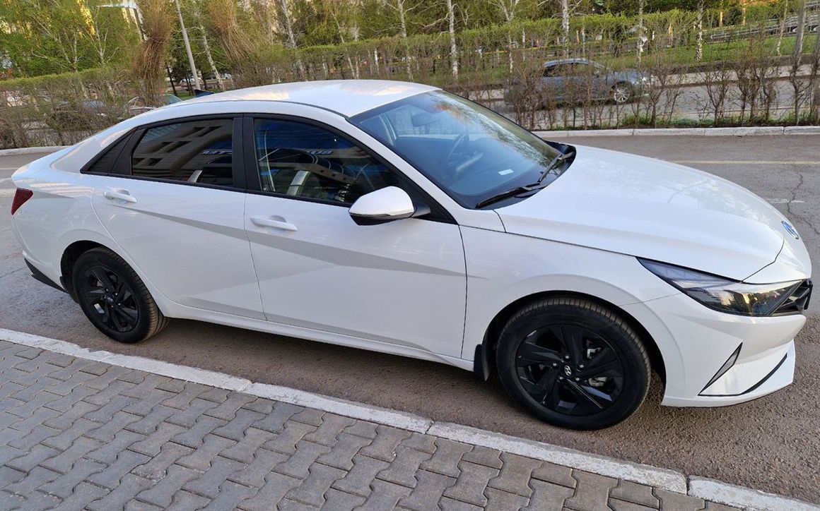 HYUNDAI ELANTRA - image 1