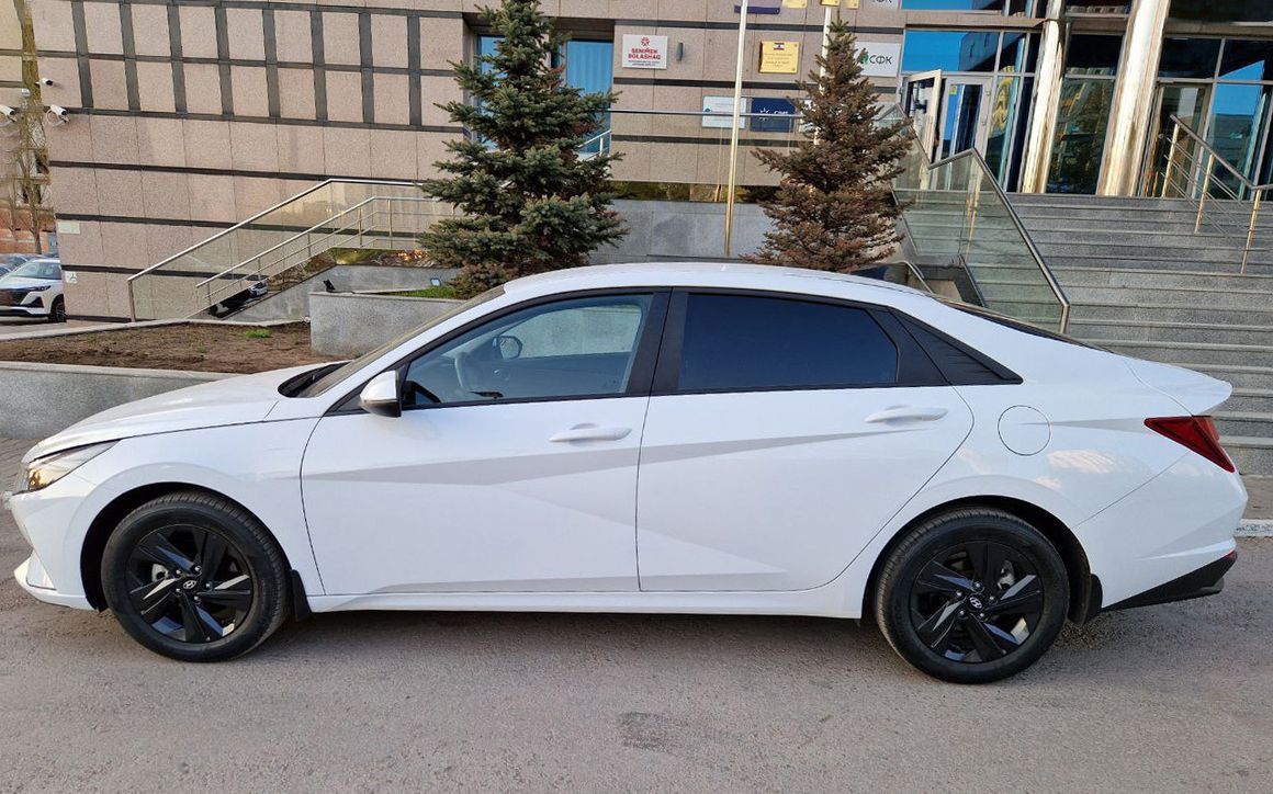 HYUNDAI ELANTRA - image 3