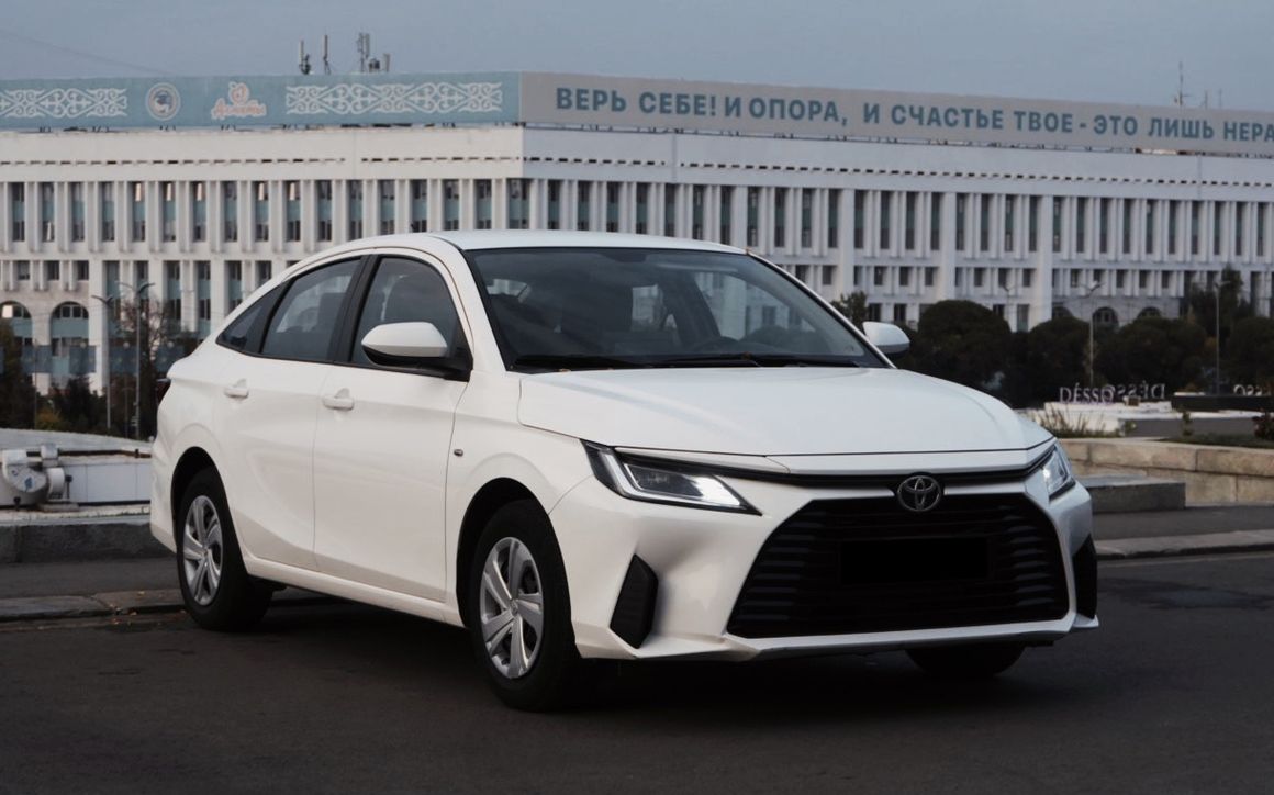 Toyota Yaris - image 3