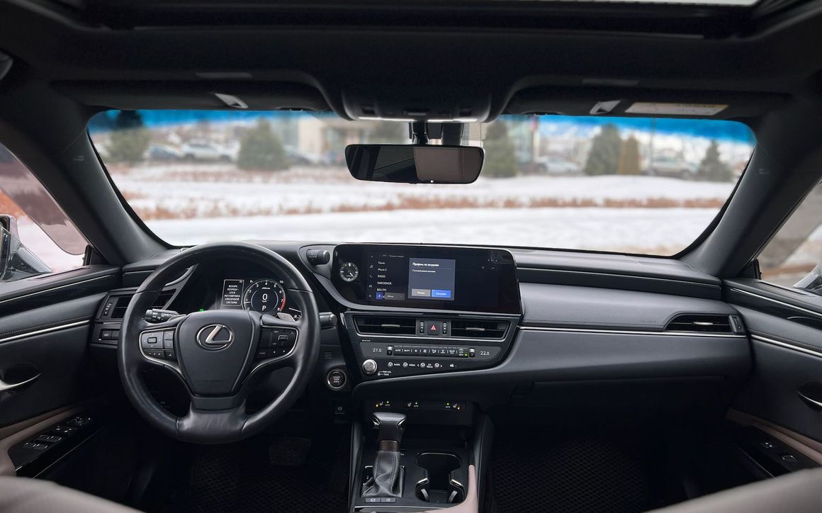 LEXUS ES250 - image 8