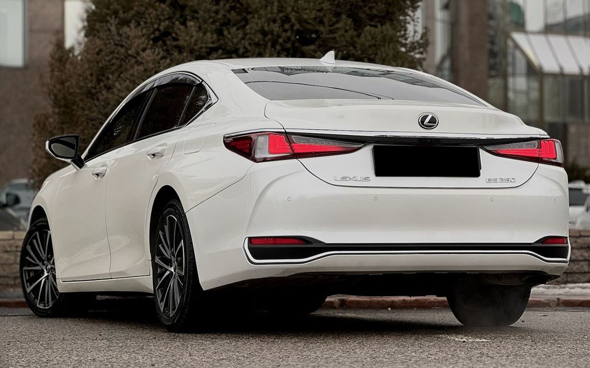 LEXUS ES250 - image 4