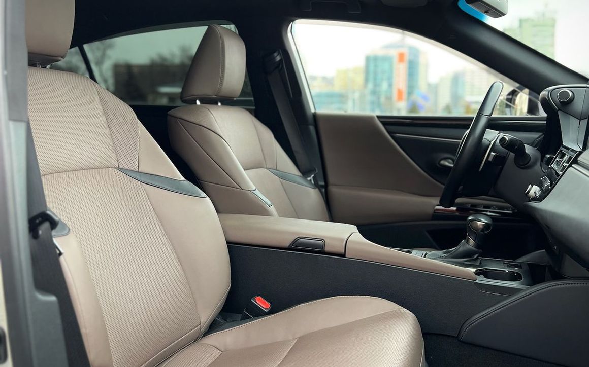 LEXUS ES250 - image 7