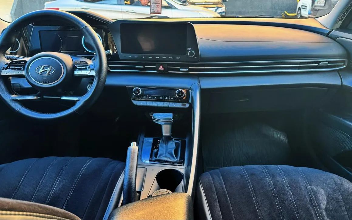 Hyundai Elantra - image 4