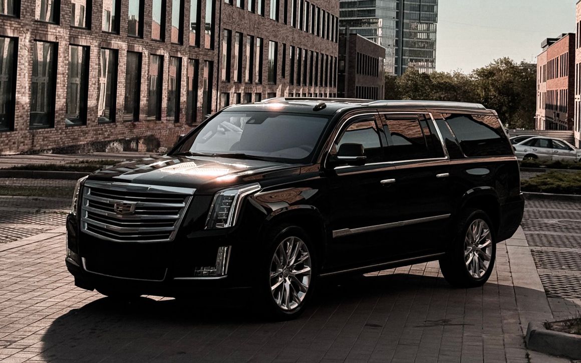 Cadillac Escalade - image 1