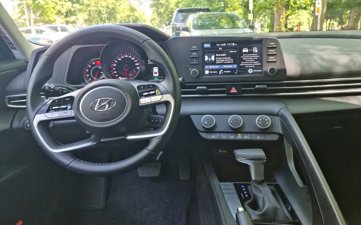 Hyundai Elantra - image 3