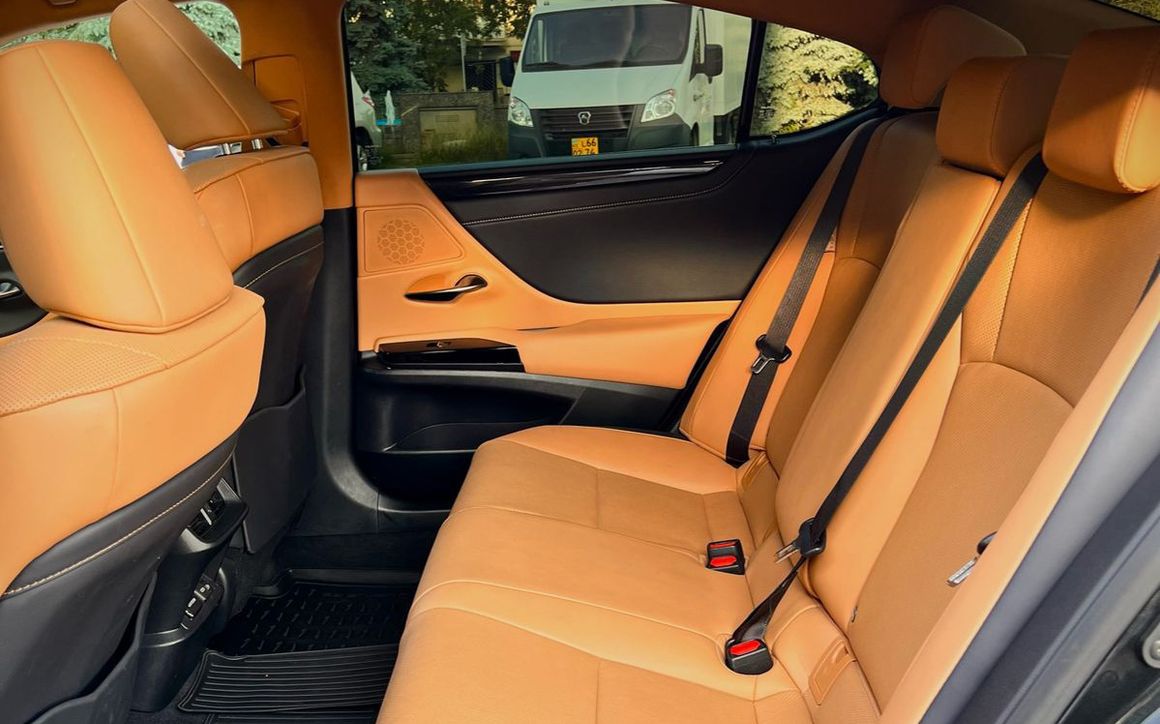LEXUS ES250 - image 6