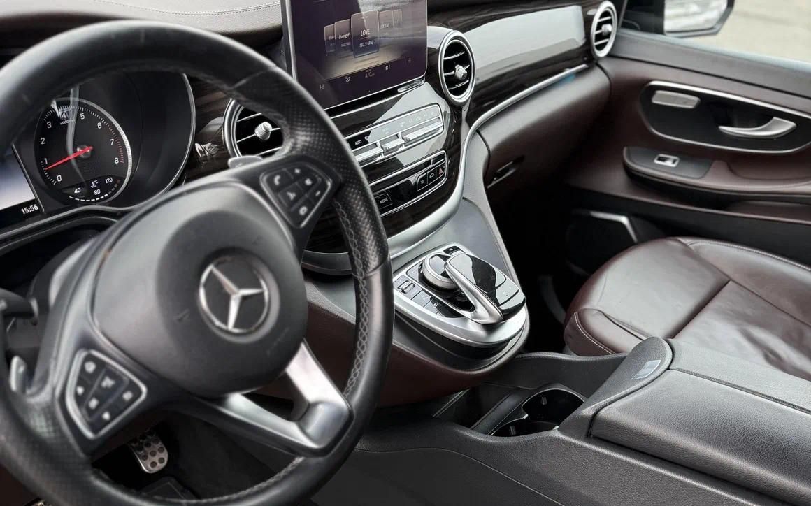 Mercedes Benz V250 - image 6